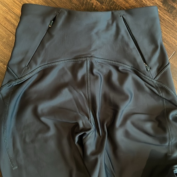 Lululemon size 2 thermal leggings with two back zipper pockets! - Picture 6 of 13